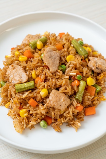 riz frit au porc et aux légumes