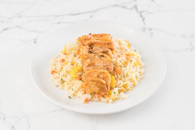 riz frit au poulet grillé et sauce teriyaki