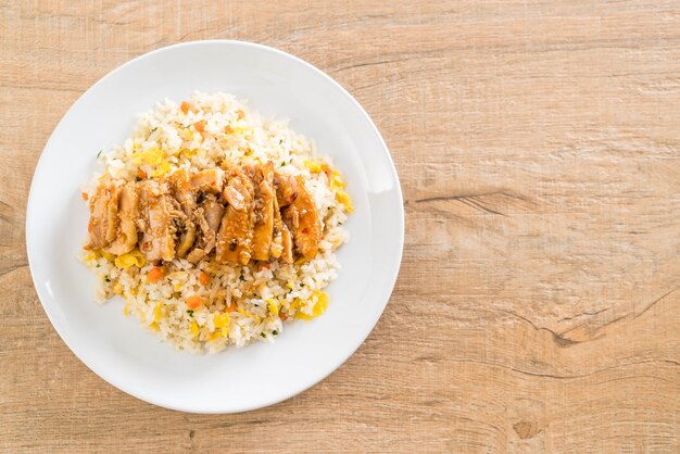 riz frit au poulet grillé et sauce teriyaki