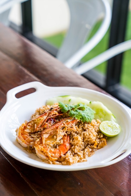 Photo riz frit avec pâte de crevettes