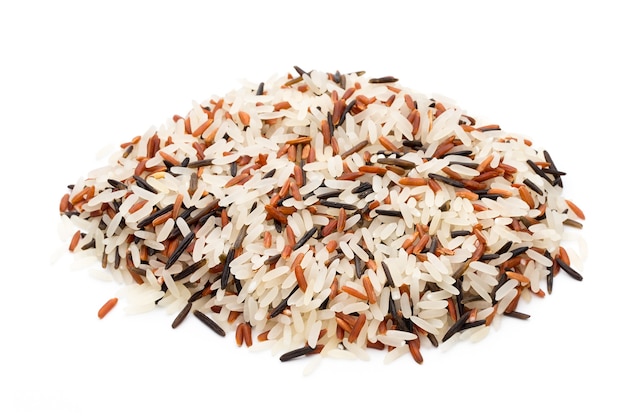 Riz, grain de riz long naturel pour surface isolée.