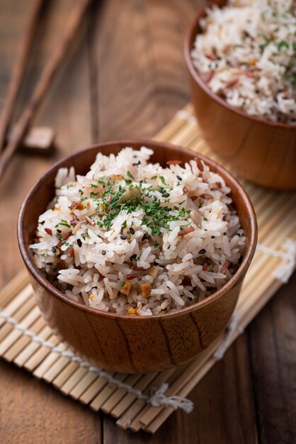 Riz sauté aux légumes et céréales