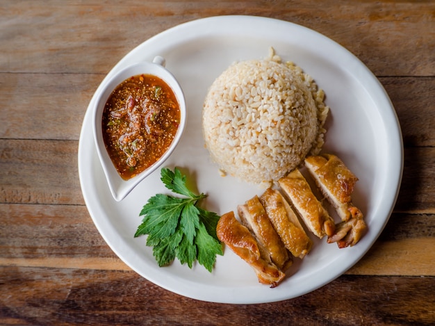 Riz thaï au poulet grillé.