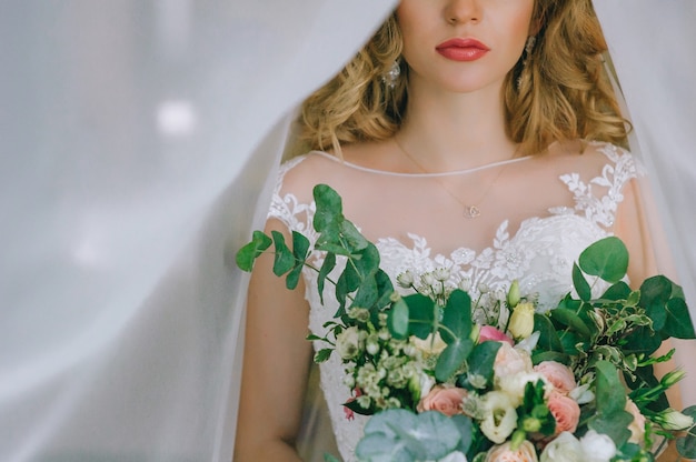 Robe De Mariée, Alliances, Bouquet De Mariée