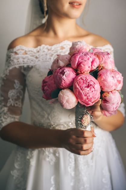 Robe de mariée, bouquet de mariage