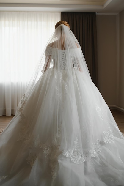 Robe de mariée en robe de mariée. mariée du matin