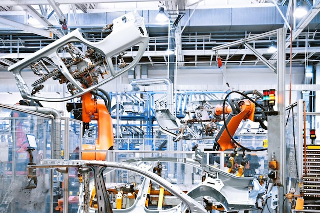 Des robots dans une usine automobile