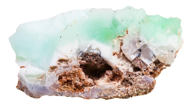 Roche cristalline de chrysoprase isolée sur blanc