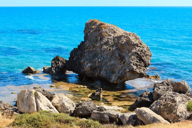 Rocher en mer près d'Agrigente Sicile Italie