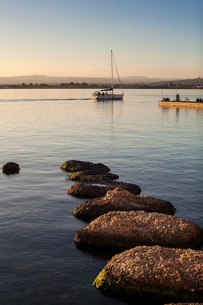 Rocher sur la mer, Syracuse