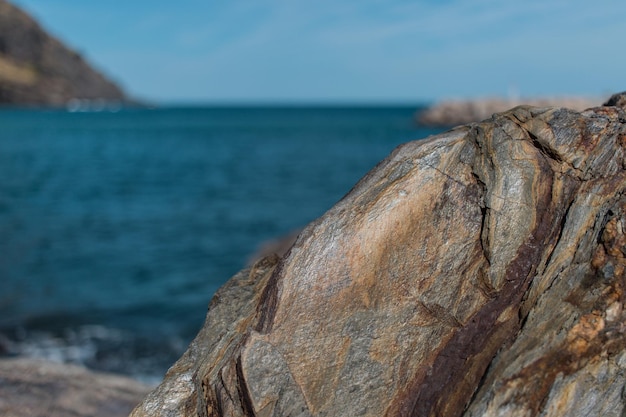 Photo le rocher sur la plage