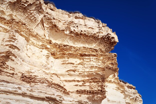 Rochers au bord de la mer Caspienne