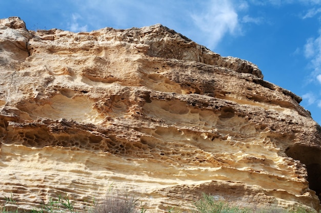 Rochers au bord de la mer Caspienne