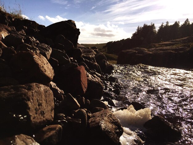 Photo des rochers sur la côte