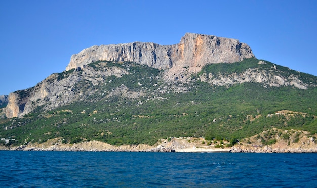 Rochers en Crimée sur la mer Noire