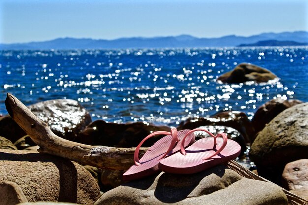 Photo des rochers dans la mer