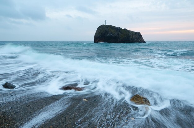 rochers dans la mer