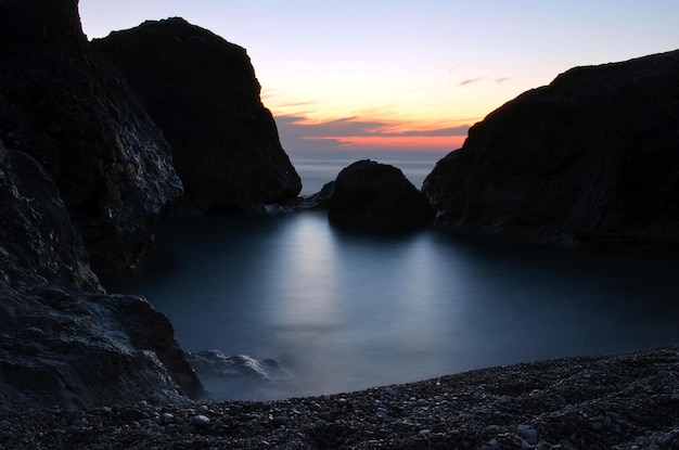 rochers dans la mer