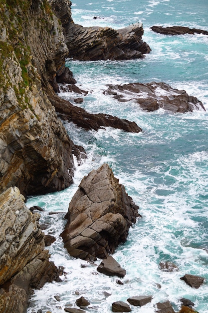 rochers dans la mer