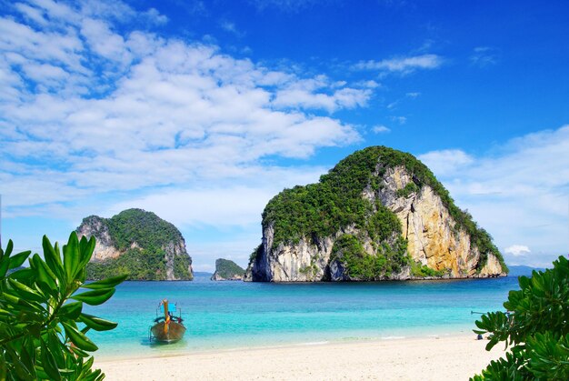 Rochers et mer à Krabi Thsiland