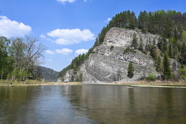 Rochers sur la taïga