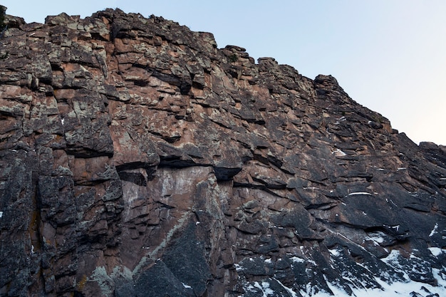 Roches majestueuses contre le ciel bleu Alpinisme Beauté de la nature