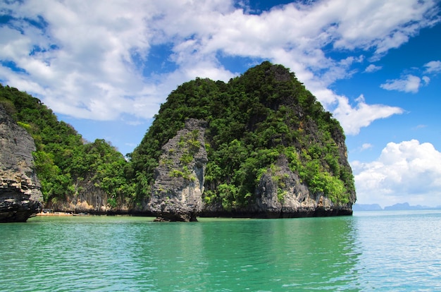 Roches et mer à Krabi Thsiland