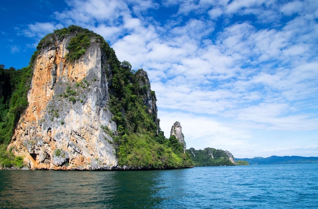 Roches et mer à Krabi Thsiland