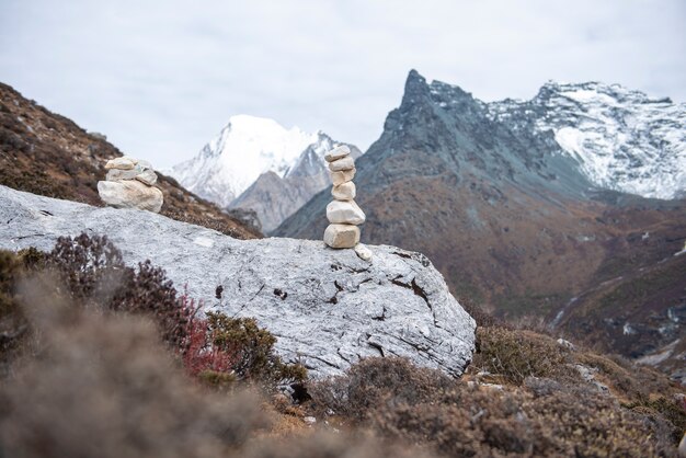 Roches zen sur la colline