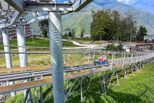 Rodelban dans les montagnes du Caucase Rosa Khutor Sotchi Russie Les montagnes du Caucase Août 2019