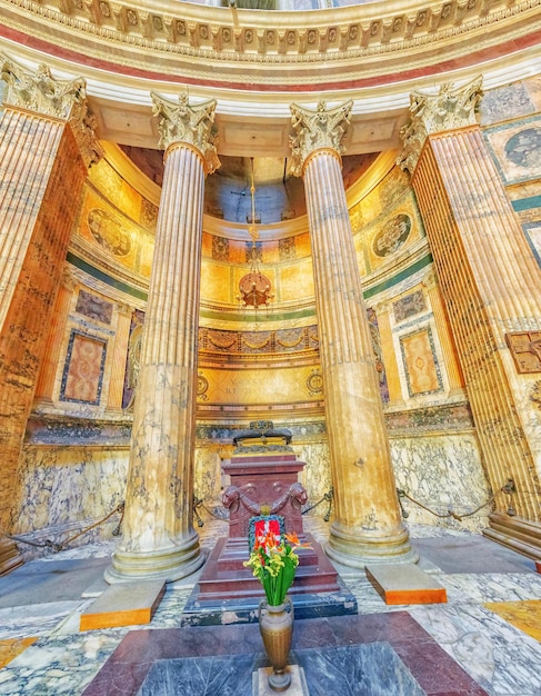 Photo rome italie le 09 mai 2017 à l'intérieur de l'intérieur du panthéon est un ancien temple romain maintenant une église à rome italie