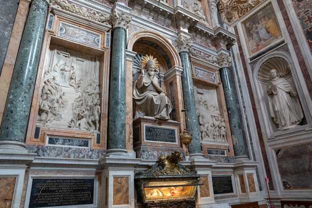 Rome, Italie - 21 juin 2018 : vue panoramique de l'intérieur de la Basilique de Santa Maria Maggiore, ou église de Santa Maria Maggiore. C'est une basilique majeure papale et la plus grande église mariale catholique de Rome