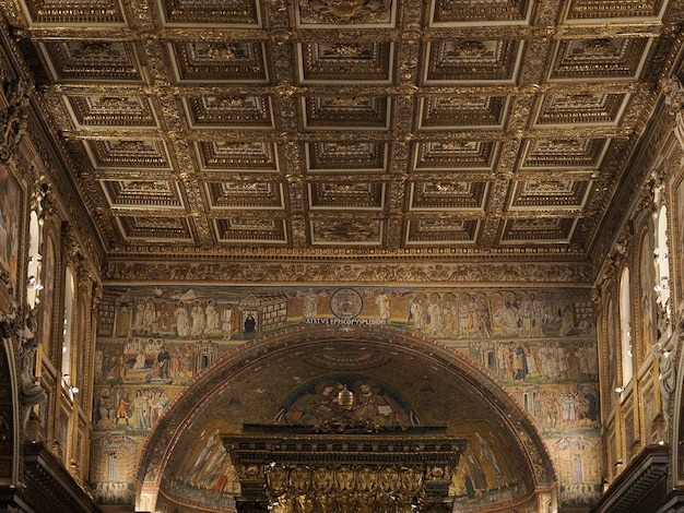 ROME, ITALIE, 27 NOVEMBRE 2022 : intérieurs et détails architecturaux de l'église Basilica di Santa Maria Maggiore