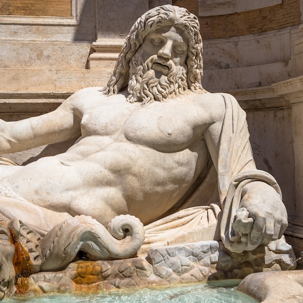 ROME, ITALIE - CIRCA AOT 2020 : célèbre sculpture grecque du dieu de l'océan, nommé Marforio. Mythologie classique dans l'art.