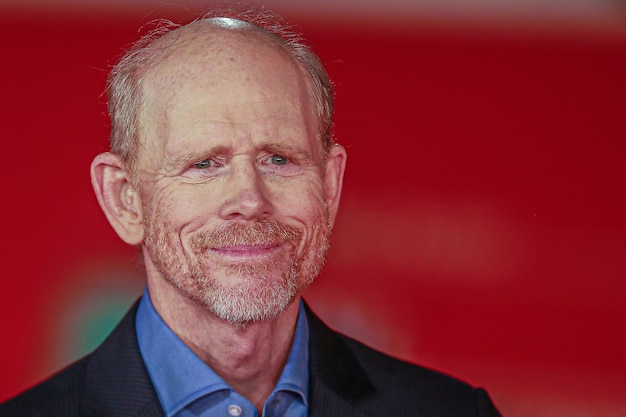 Photo ron howard joue sur le tapis rouge à rome.