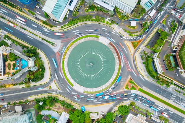 Rond-point de l'hôtel Indonesia avec embouteillage à proximité