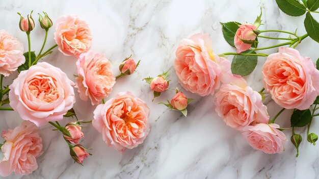 Photo des roses roses sur une table en marbre