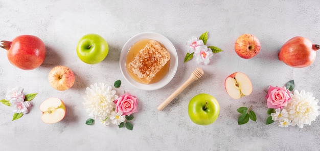 Rosh hashanah (fête du nouvel an juif), concept de symboles traditionnels ou religieux sur fond de pierre.