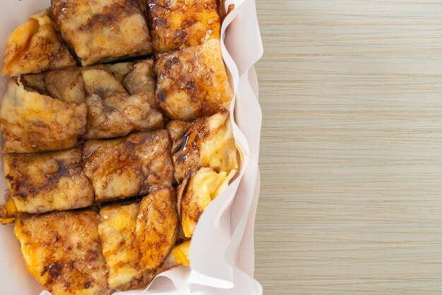 roti frit avec oeuf, banane et chocolat