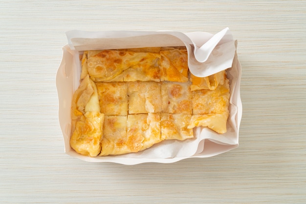 roti frit avec oeuf et lait concentré sucré