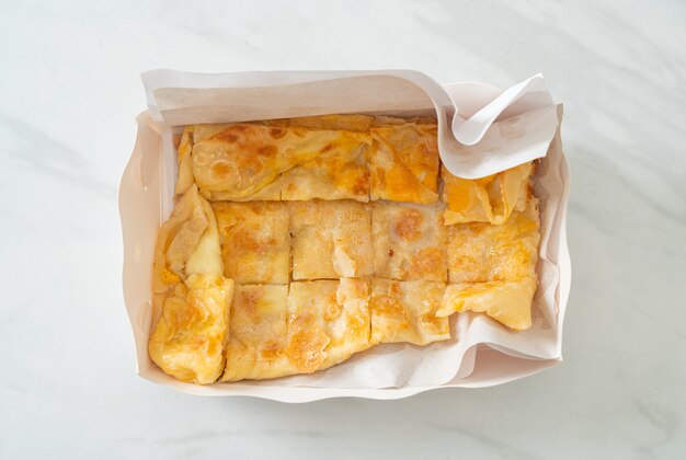 roti frit avec oeuf et lait concentré sucré