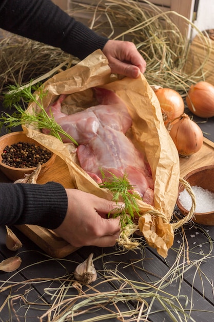 Rôti de lapin et pommes de terre