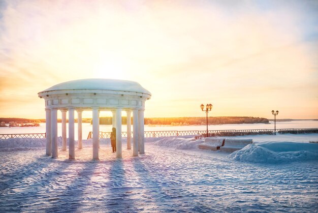 Rotonde sur le remblai de la Volga, rue Nikolskaïa, ville de Mychkine, région de Yaroslavl