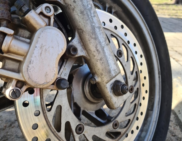 Roue avant de moto avec disque de frein