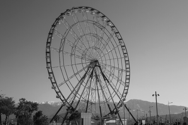 Photo la roue de ferris contre le ciel