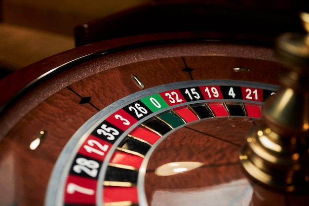 Roue de roulette de casino concept de jeu de casino Table de roulette dans un gros plan de roulette casinoCasino