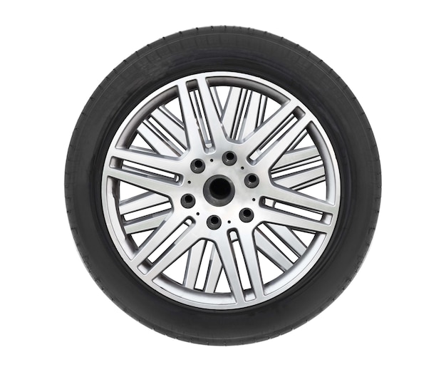 Roue de voiture isolé sur fond blanc