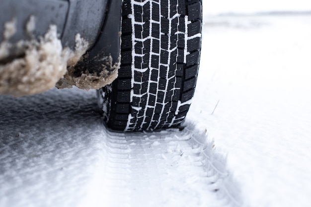 Roue de voiture pneu d'hiver protecteur en caoutchouc hiver neige blanc motif noir