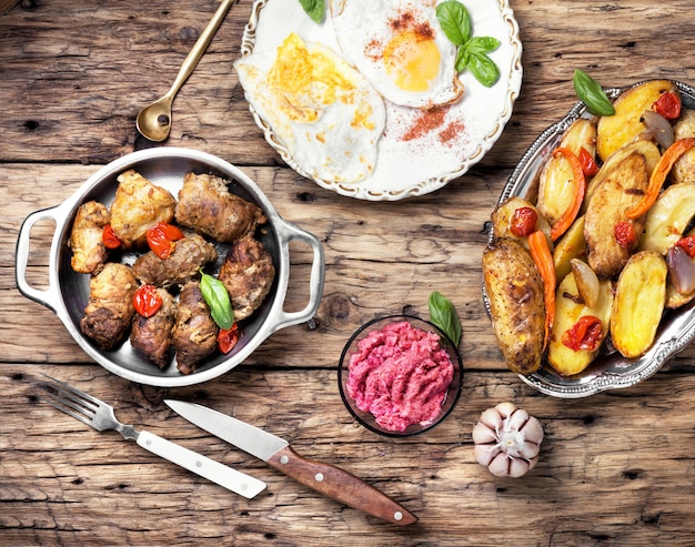 Roulades de boeuf dans un bol en métal