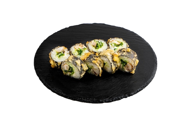 Photo rouleau japonais traditionnel ou sushi isolé sur fond blanc